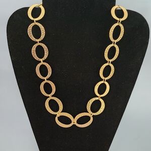 Elegant Gold Tone Oval Link Necklace